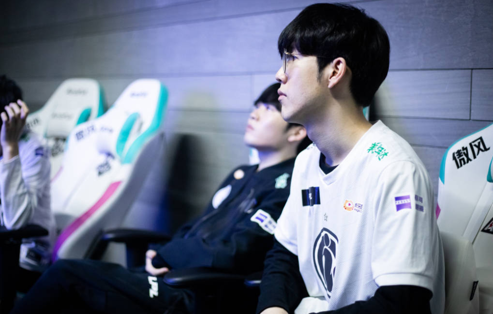 在教练席上 在教练席上